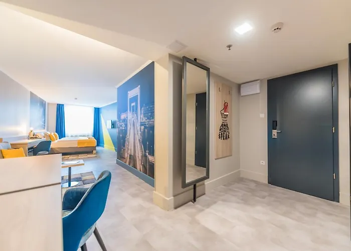 Family Connecting Twin Room